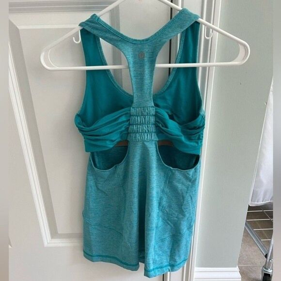 Lululemon Turbo Tank Top - Size 4 - VGUC - Built-in Shelf Bra  - Blue Turquoise - Picture 4 of 5